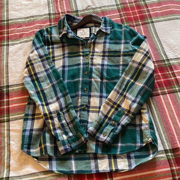 Two Holiday Shirt 👕✨🎄🎅🏻🎁✨ - Picture 6 of 9